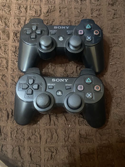 Здравейте! Продават се 7 игри за playstation 3 и 2 оригинални джоистика!