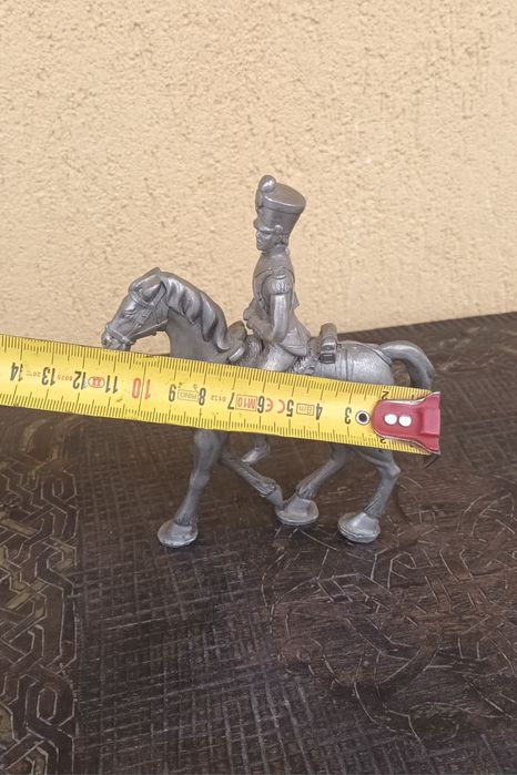 Statuie, metal neferos