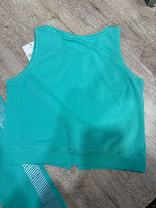 Двойка, лосины и топ