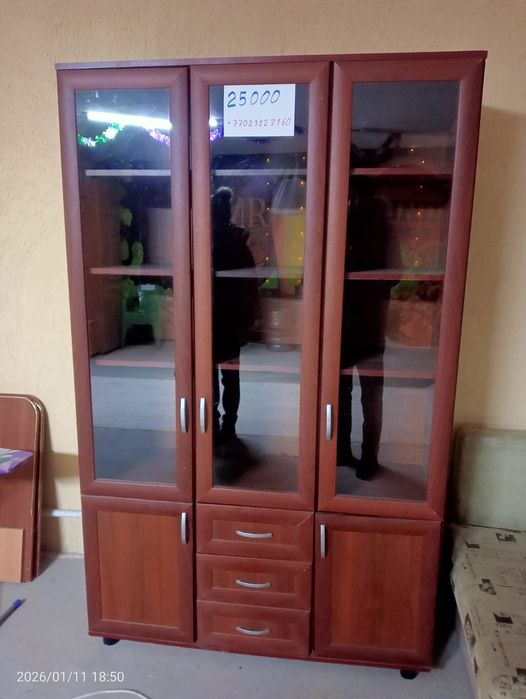 Продам стенку горку прихожую сервант