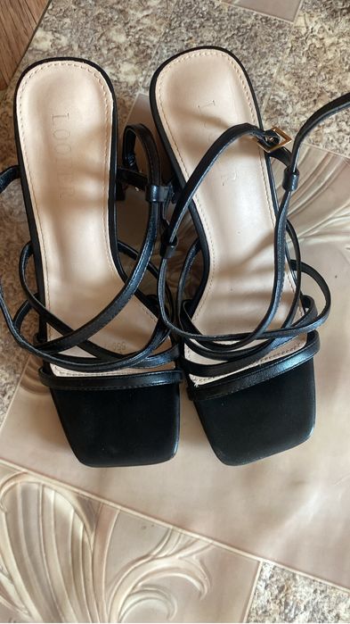 Продам туфли женские