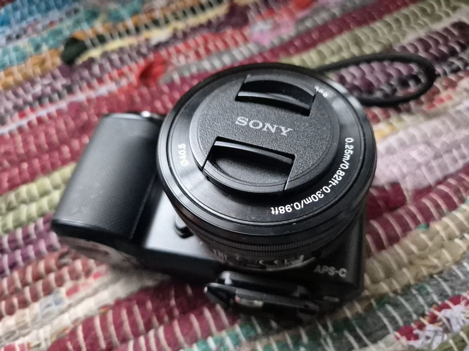 Sony NEX F3 + Sony SELP1650 (power zoom)