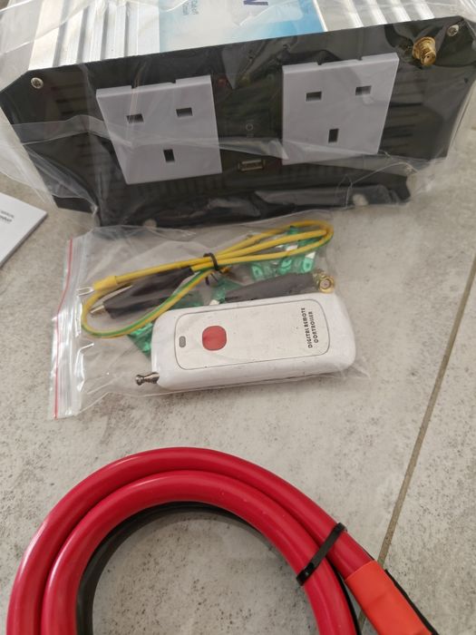 Invertor de putere cu undă sinusoidală pură de 2000 W 12 V cu telecoma