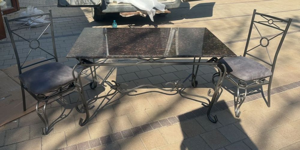 6 стола с Маса от ковано желязо с гранитен плот