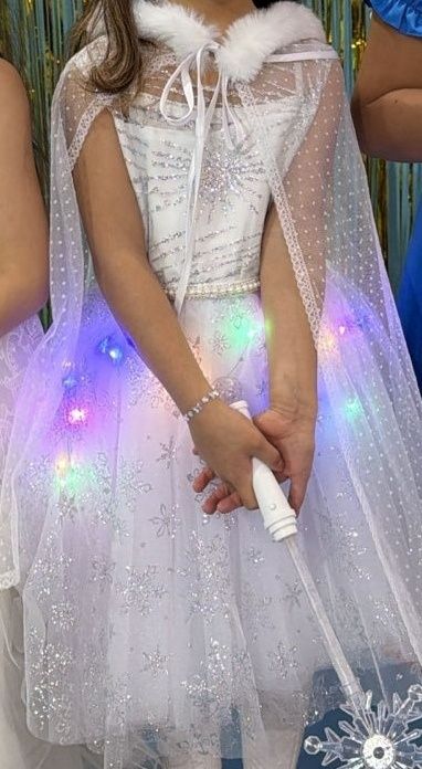 Продам карнавальное платье снежинка