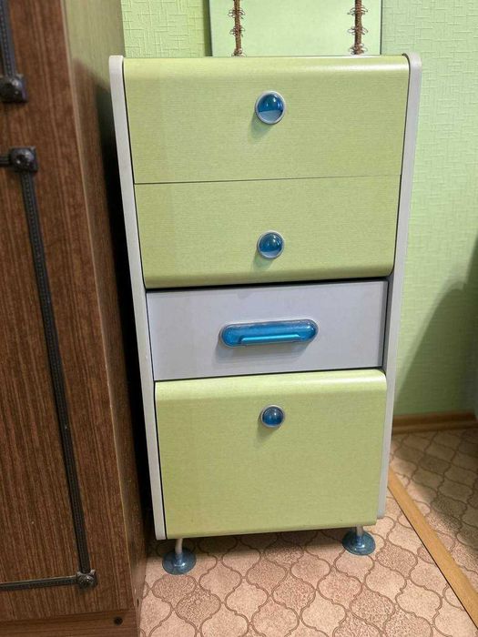 Продам компьютерный стол и тумбу