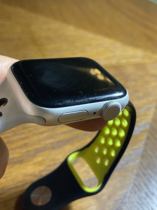 Apple Watch Nike SE 40mm Silver Aluminum case.
