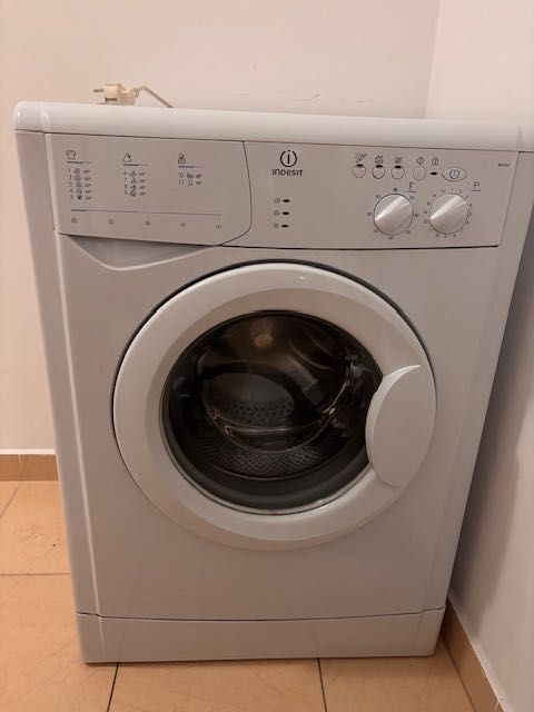 Пералня Indesit win82