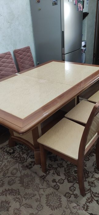 Стол со стульями