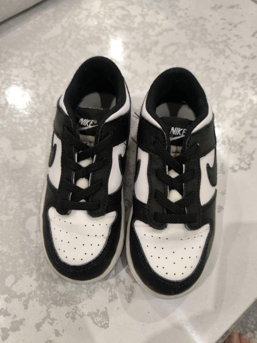 Продавам детски обувки 27 номер