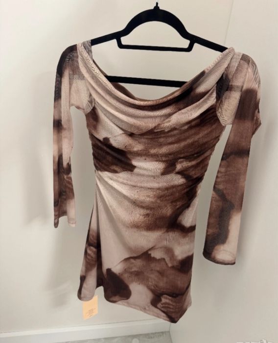 Вечерна рокля с етикет