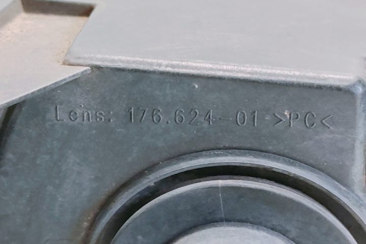 Far Ceata  proiector stanga 17662401 Volkswagen VW Passat B7