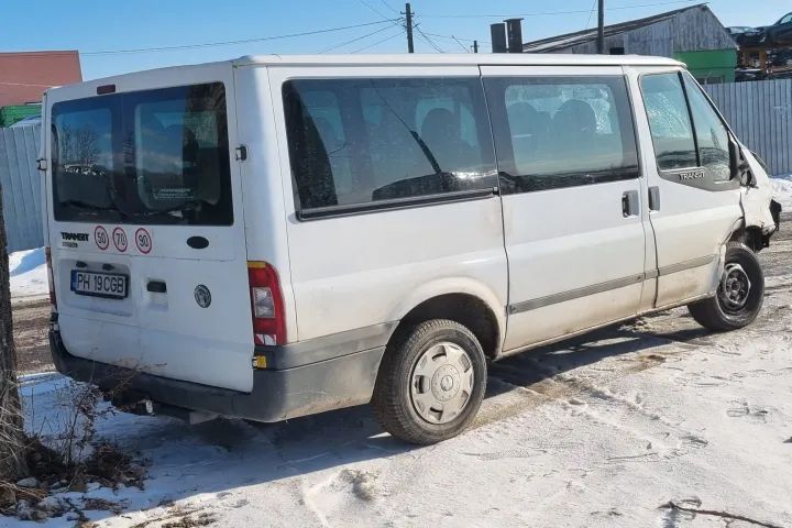 usa stanga dreapta fata spate broasca macara geam ansamblu stergatoare panou clima ceasuri plansa bord scaune fata spate planetara stanga dreapta fuzeta etrier bascula brat caleret Ford Transit 6, motor 2.2 tdci 63 kw, cod P8FA, cutie de viteze manuala 5