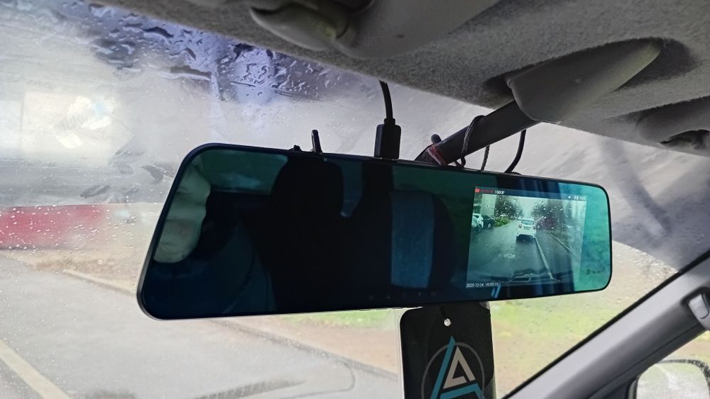 Видеорегистратор  за автомобил с задна камера