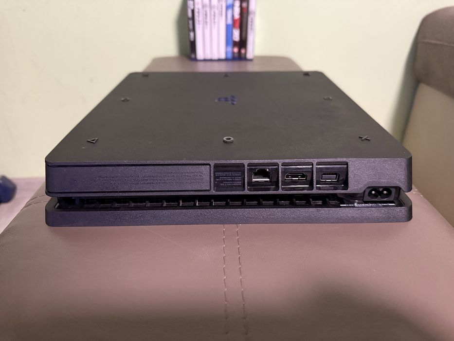 Продавам PlayStation 4 Slim 500 GB