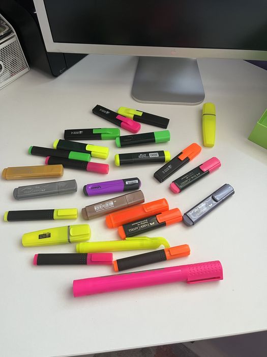 Химикалки,маркери,лепила