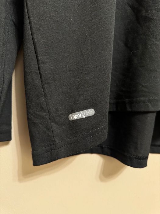 The North Face Polar. The North Face Men's Grey T-shirt.