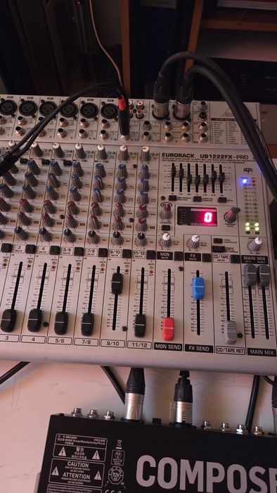 Mixer Behringer UB1222FX PRO