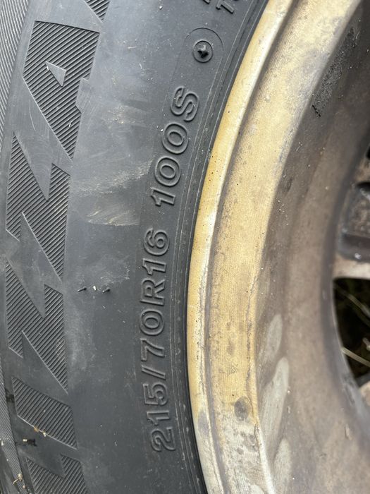 Зимни гуми с джанти Bridgestone 215 70 16
