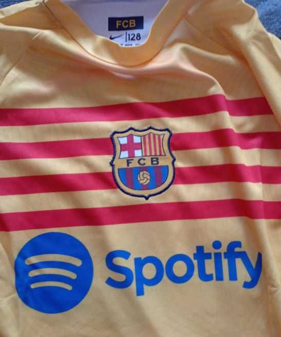 Чисто нов оригинален детски екип на Барселона - Гави