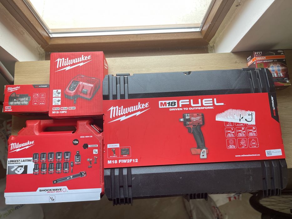 Гайковерт Milwaukke комплект