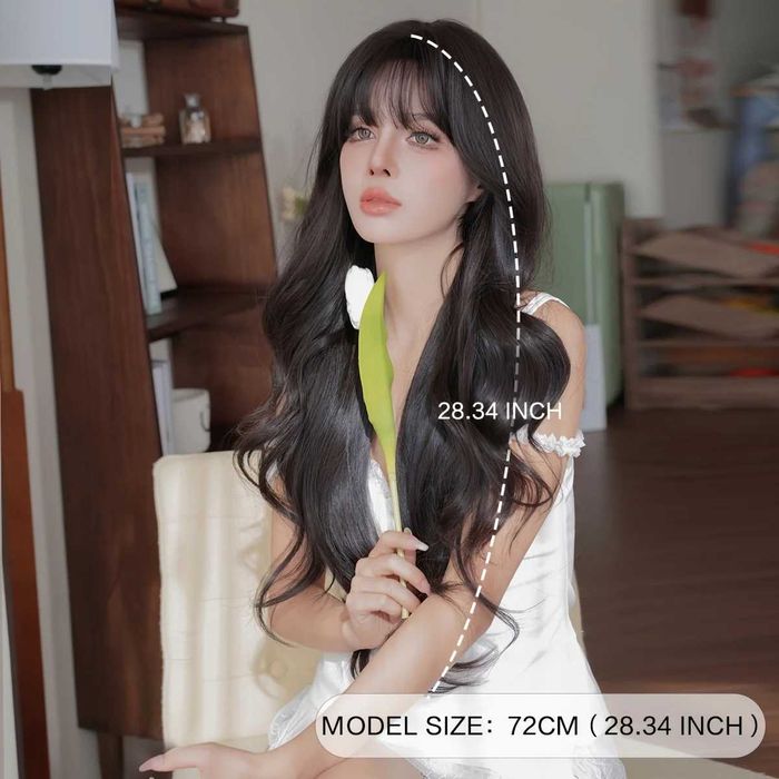 Натурално тъмно кафява чуплива перука на пластове с бретон