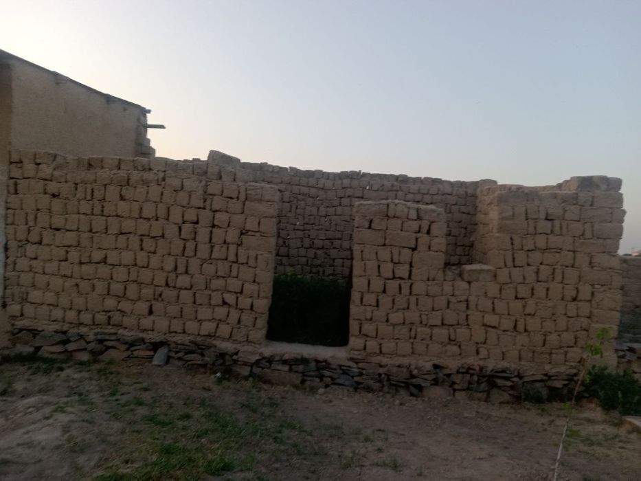 Jizzax viloyati zarbdor tumani Oqbuloq mfyda 6 soʻtix uy sotiladi