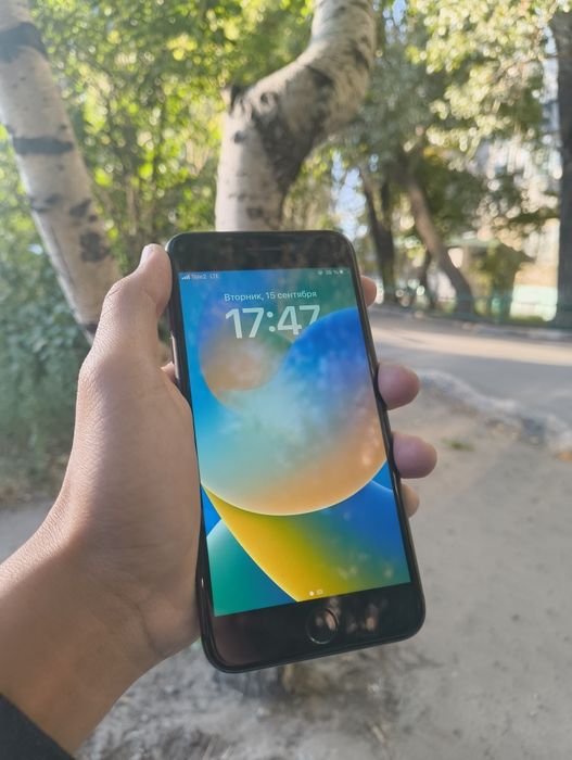 Продам Айфон 8  plus