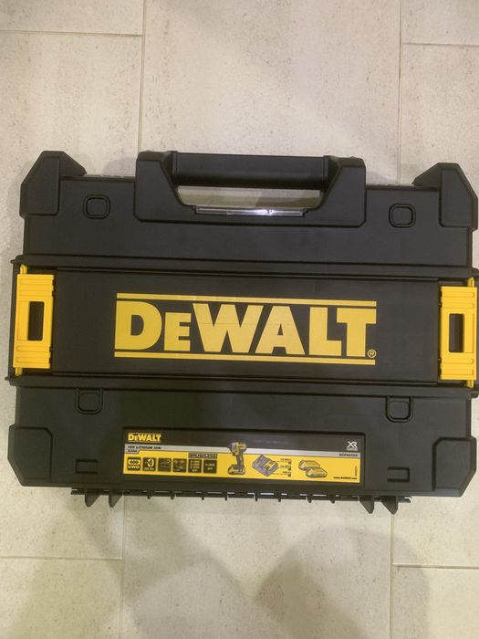 Винтоверт Dewalt DCD796N