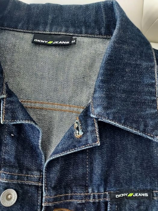 vând Geaca blugi DKNY  în stare perfecta,produs de calitate, măr.M