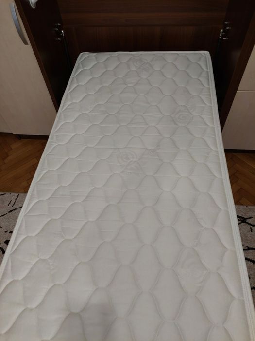 Нани единичен матрак с вградена дървена рамка