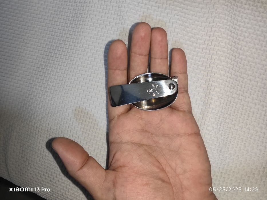 Qoshiq sayohat uchun taxlanib kichkina joy egallaydi Ложка для кемпинг