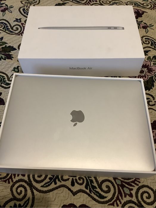 Продам macbook air 2019