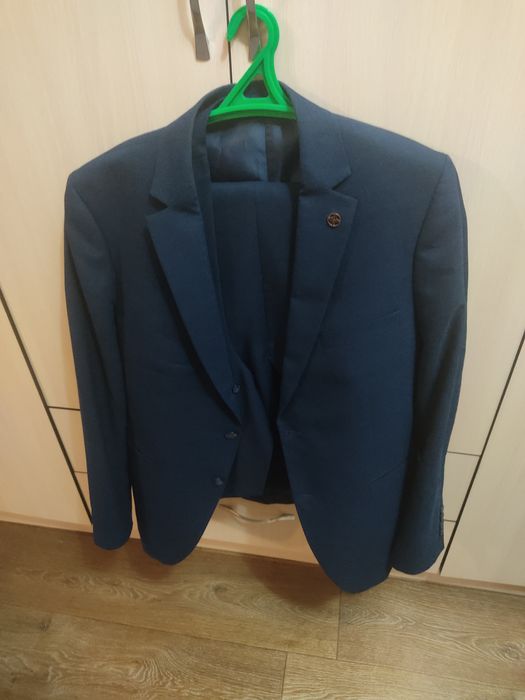 Продам мужской костюм
