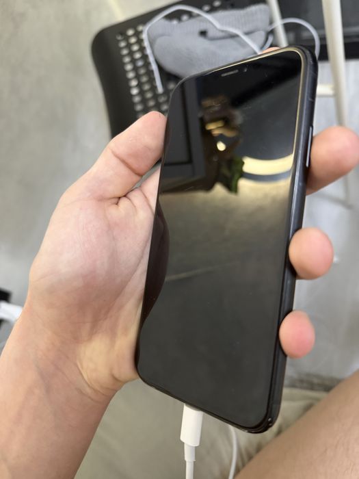 iPhone XR 64gb продам