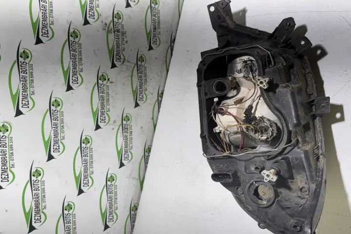 Far dreapta Ford Transit 2003 2.0 Di MT (75 hp)