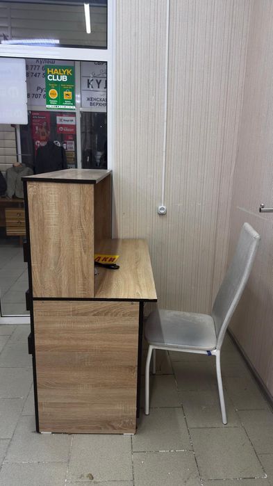 Ресепшн столик для бутика