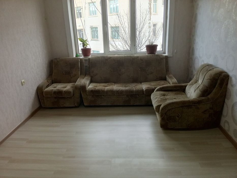 Qatlanadigan divan + 2 ta kreslo sotiladi!