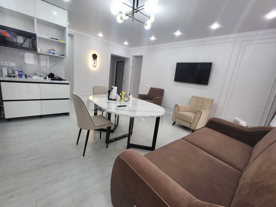 Шторы, люстры, бра