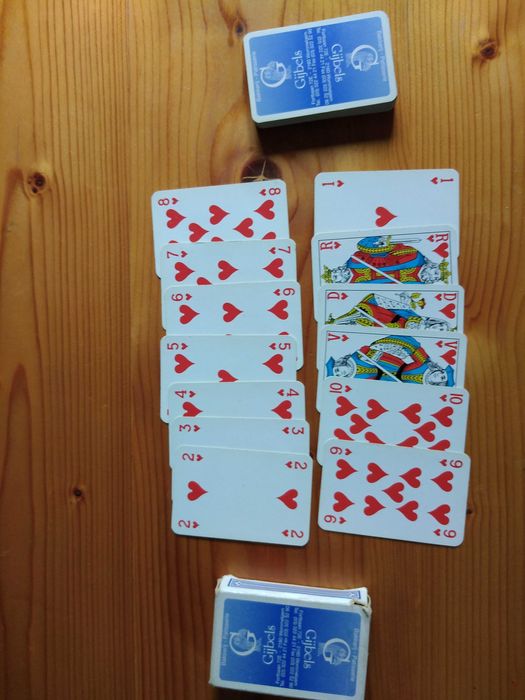 Стари карти за игра или колекция в отлично състояние.