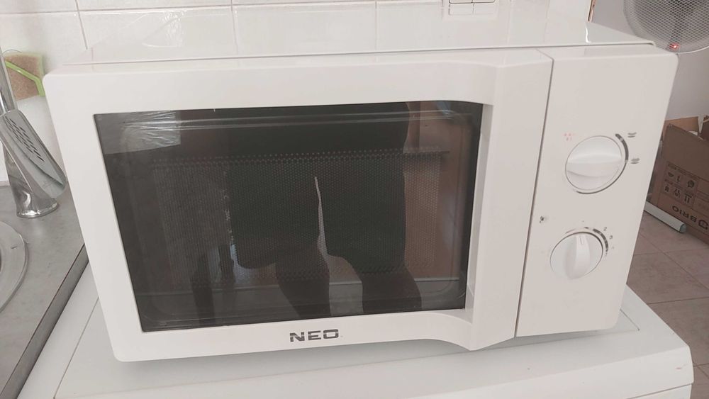Микровълнова фурна Neo 1000/700W