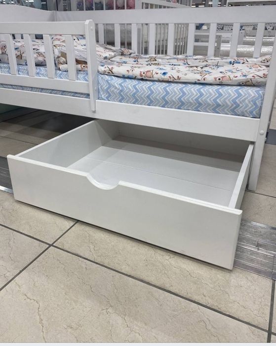 Детская кровать двухъярусная.