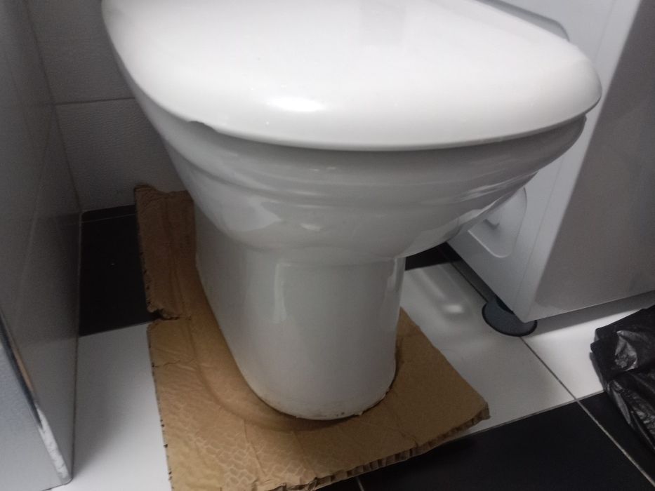 Продам унитаз с бачком б.у