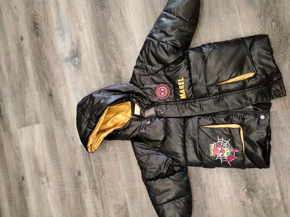 Продам куртки 3 шт за 5000 тенге тёплые на 2-3 года