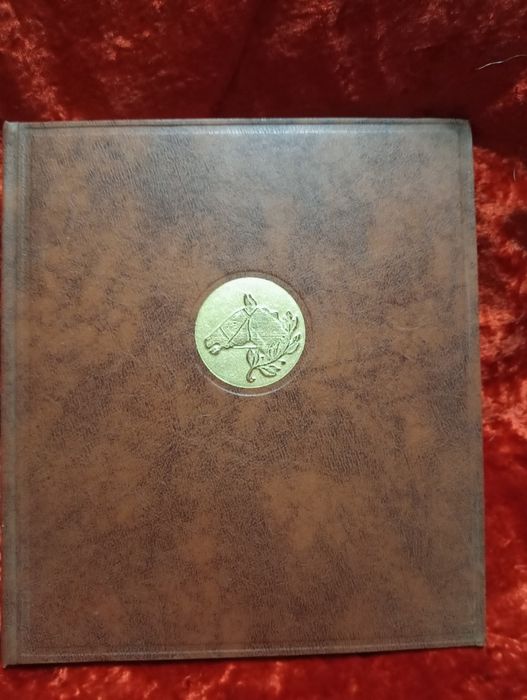 Книга Ветер в гриву HORSES. 1976г.