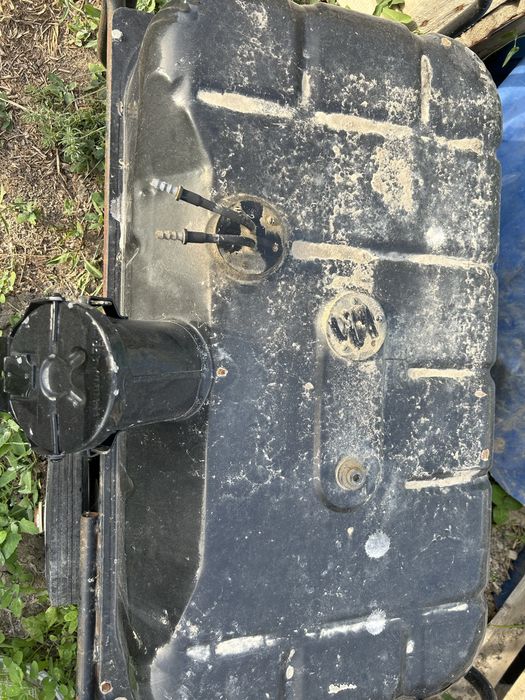 Бак топливный, емкость.