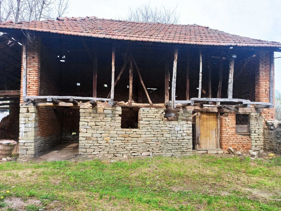 Продава се къща в град Роман