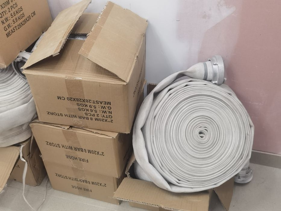 Продавам 15 бр. много Пожарни шлангове  2 цола, 8 бара, 20м.