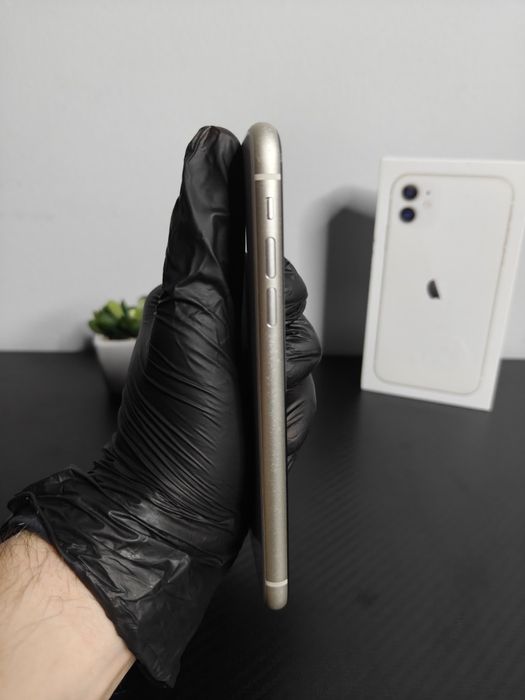 iPhone 11, Silver - în Condiție Bună!