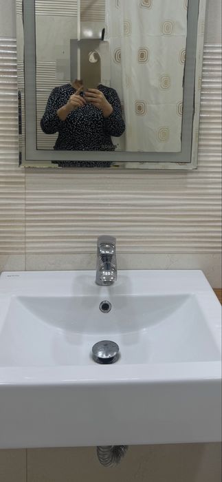 Раковинас водостойкой панелью с зеркалом